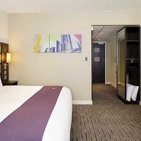 Premier Inn Manchester Cheadle  Buitenkant foto