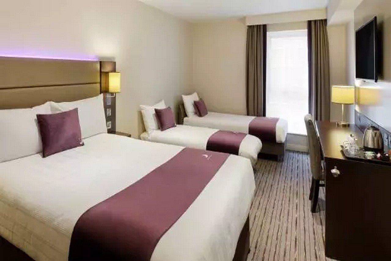 Premier Inn Manchester Cheadle  Buitenkant foto