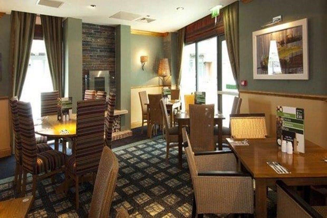 Premier Inn Manchester Cheadle  Buitenkant foto
