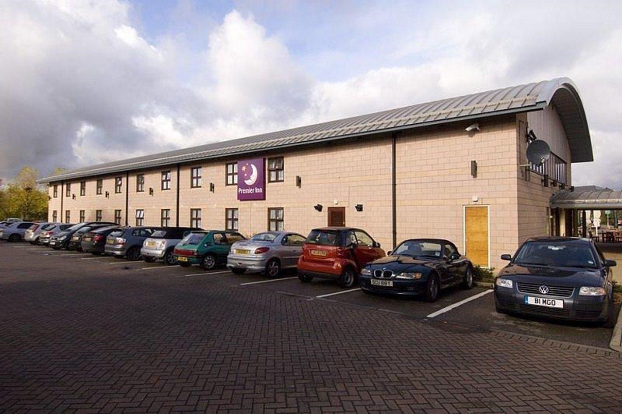 Premier Inn Manchester Cheadle  Buitenkant foto