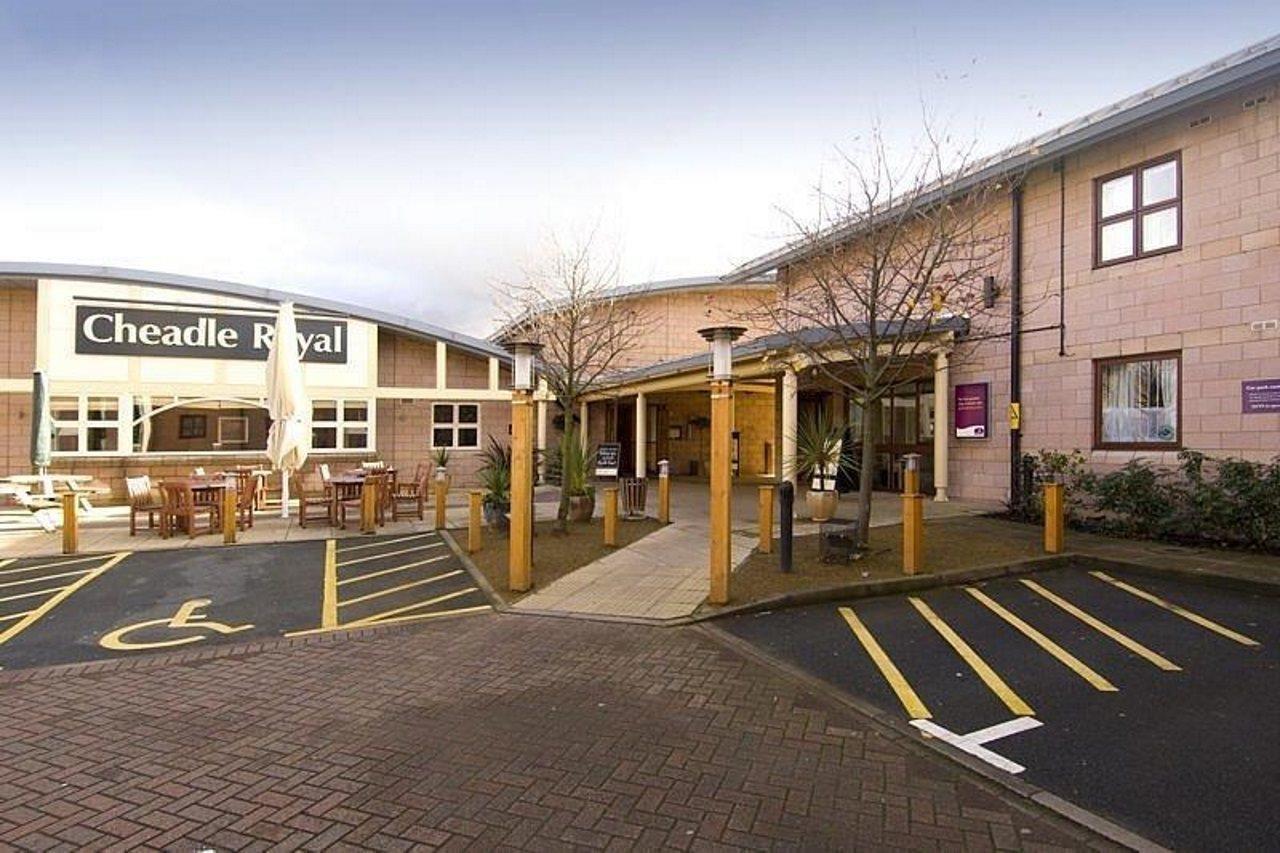 Premier Inn Manchester Cheadle  Buitenkant foto
