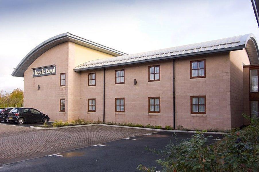 Premier Inn Manchester Cheadle  Buitenkant foto