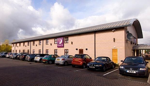 Premier Inn Manchester Cheadle  Buitenkant foto