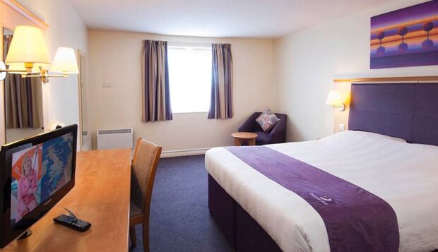 Premier Inn Manchester Cheadle  Buitenkant foto